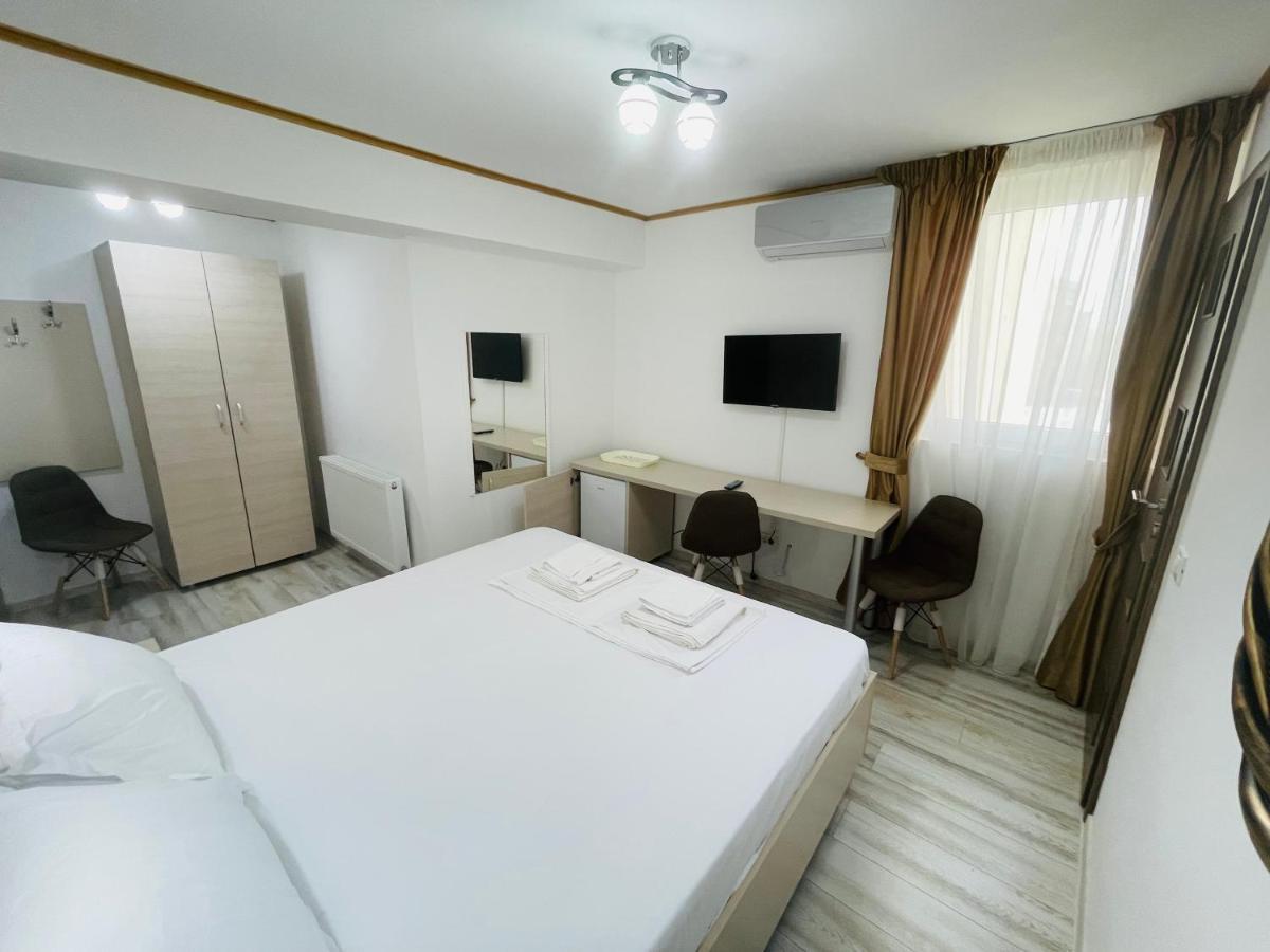 Hotel Marina Srl Bukarest Exteriör bild
