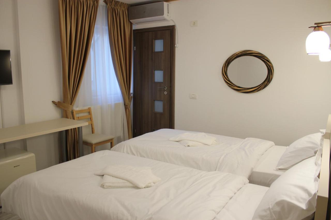 Hotel Marina Srl Bukarest Exteriör bild