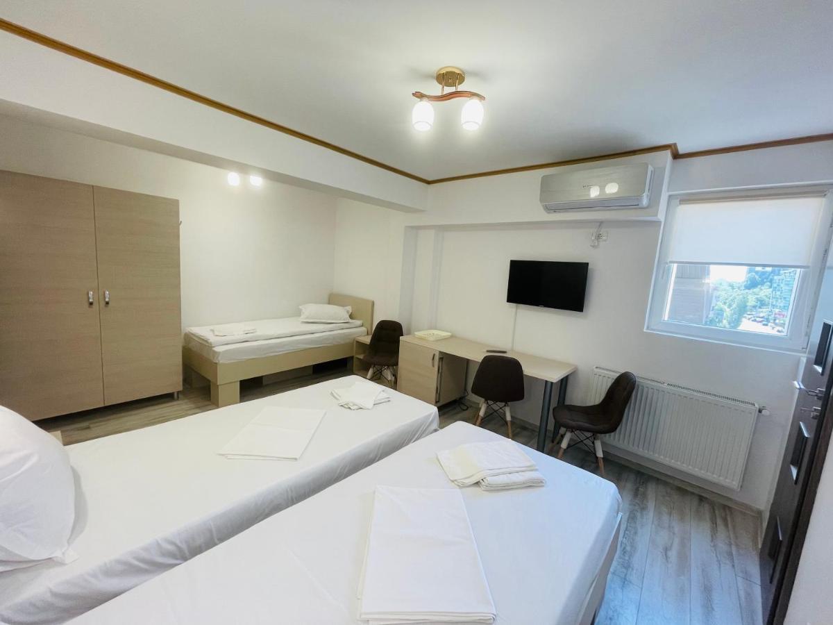 Hotel Marina Srl Bukarest Exteriör bild