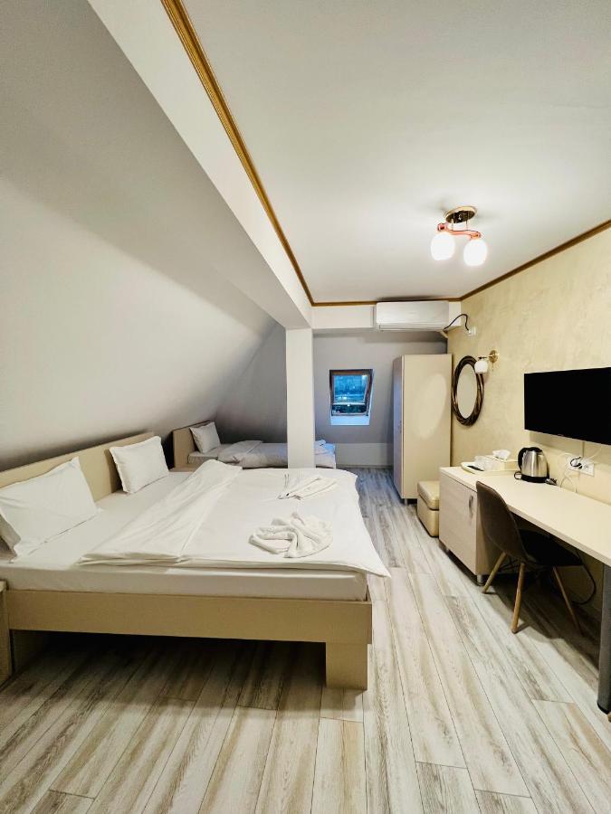 Hotel Marina Srl Bukarest Exteriör bild