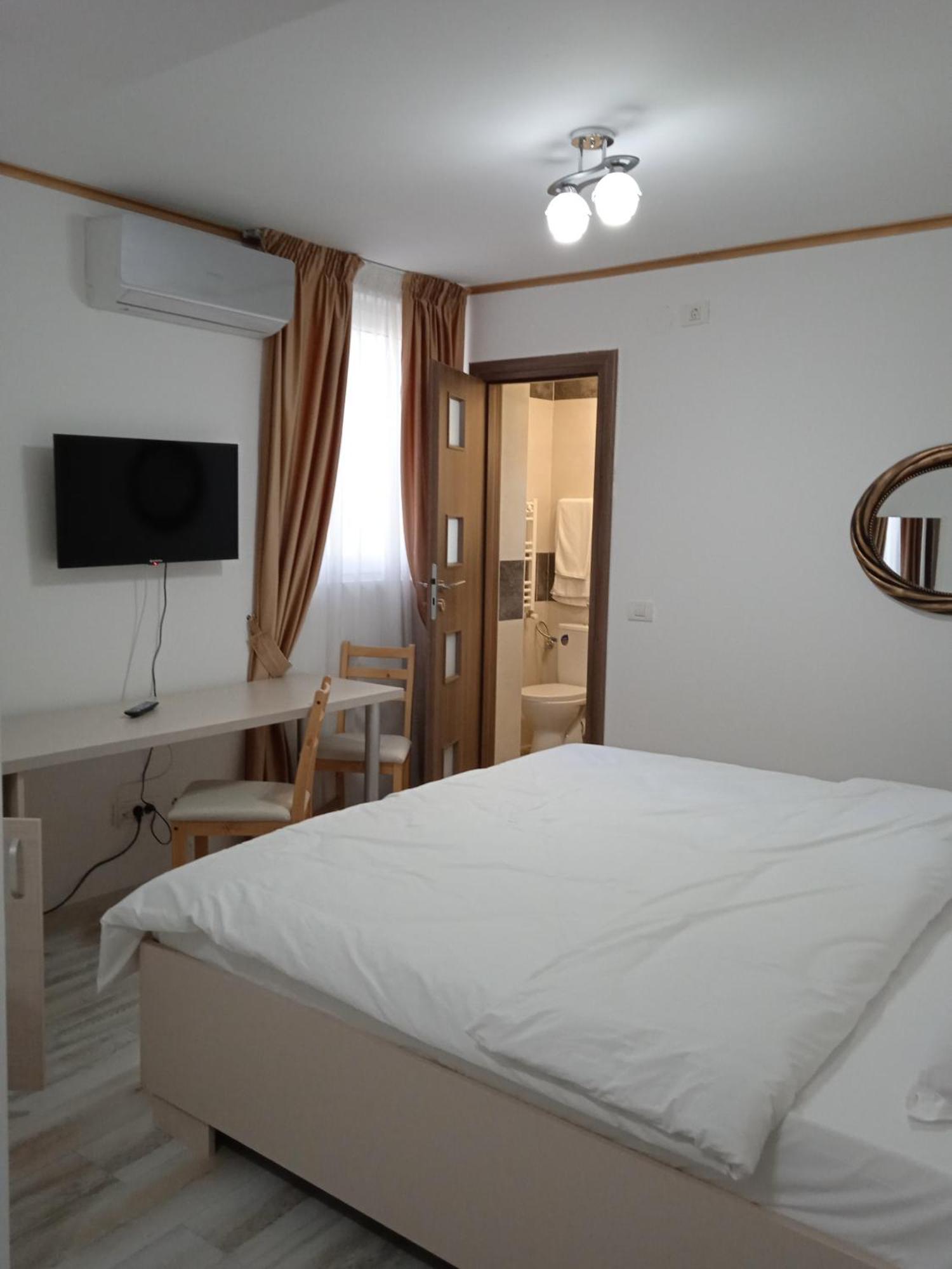 Hotel Marina Srl Bukarest Exteriör bild